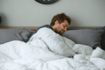 d&eacute;couvrez 6 conseils pratiques pour adapter votre sommeil au changement d&rsquo;heure, retrouver votre rythme et pr&eacute;server votre &eacute;nergie.