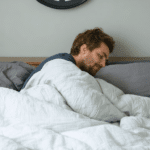 d&eacute;couvrez 6 conseils pratiques pour adapter votre sommeil au changement d&rsquo;heure, retrouver votre rythme et pr&eacute;server votre &eacute;nergie.