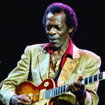 d&eacute;couvrez chuck berry en 6 cl&eacute;s : ses riffs embl&eacute;matiques, son influence d&eacute;cisive et l&rsquo;h&eacute;ritage du pionnier qui a fa&ccedil;onn&eacute; le rock&rsquo;n&rsquo;roll.
