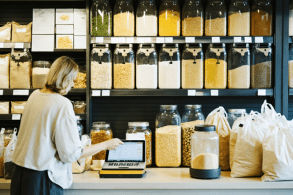 comparez le prix au kilo des produits en vrac et emballés pour vérifier vos économies et choisir les options vraiment avantageuses.