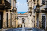 des ruelles de naples aux palais siciliens, d&eacute;couvrez les s&eacute;ries italiennes incontournables, de l&rsquo;amie prodigieuse au gu&eacute;pard, entre passions et histoire.