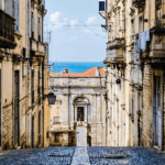 des ruelles de naples aux palais siciliens, d&eacute;couvrez les s&eacute;ries italiennes incontournables, de l&rsquo;amie prodigieuse au gu&eacute;pard, entre passions et histoire.