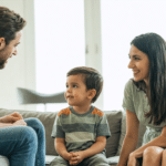 d&eacute;couvrez comment &eacute;tablir des r&egrave;gles communes dans une famille recompos&eacute;e, &eacute;tape par &eacute;tape, en respectant le rythme et les besoins des enfants.