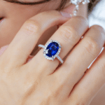d&eacute;couvrez l&rsquo;histoire m&eacute;connue de la bague de fian&ccedil;ailles de lady diana, un bijou devenu l&eacute;gendaire et charg&eacute; de symboles.