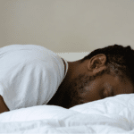 rencontre avec celles et ceux qui placent le sommeil au-dessus de tout, parfois m&ecirc;me de leurs proches, et racontent ce choix de vie singulier.