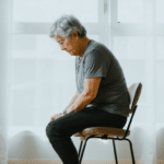 rester assise longtemps peut engourdir les muscles fessiers. d&eacute;couvrez les causes du &laquo; syndrome des fesses endormies &raquo; et comment y rem&eacute;dier.