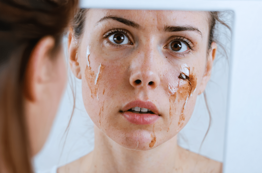 votre maquillage s’écaille ? découvrez 3 erreurs courantes qui abîment votre teint et les astuces simples pour obtenir un résultat lisse et durable.